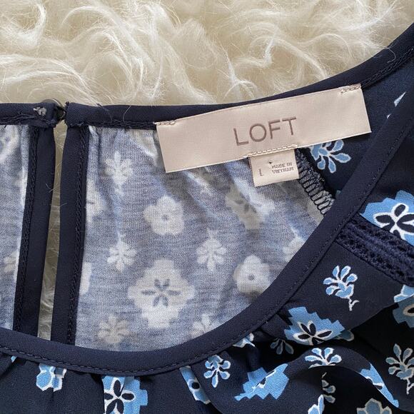 Loft Geometric Floral Gathered Sleeve Blouse in Navy and Blue, size L - Picture 3 of 9